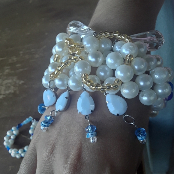 Elegant Handmade Faux Pearl Bracelet w/ Frost Glass Beads - Picture 13 of 17